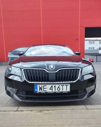 Skoda Superb cena 61900 przebieg: 299000, rok produkcji 2018 z Warszawa małe 301